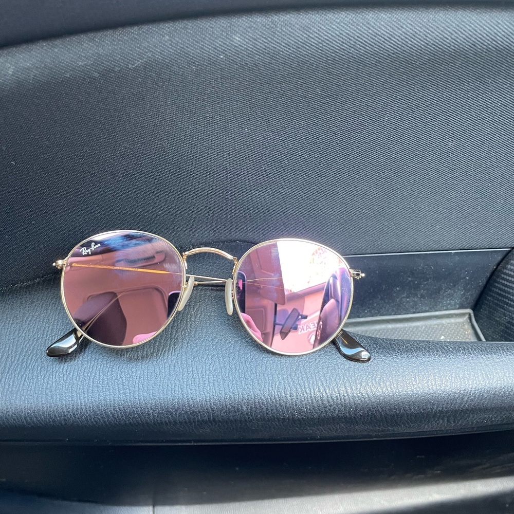 Pink round raybans with case